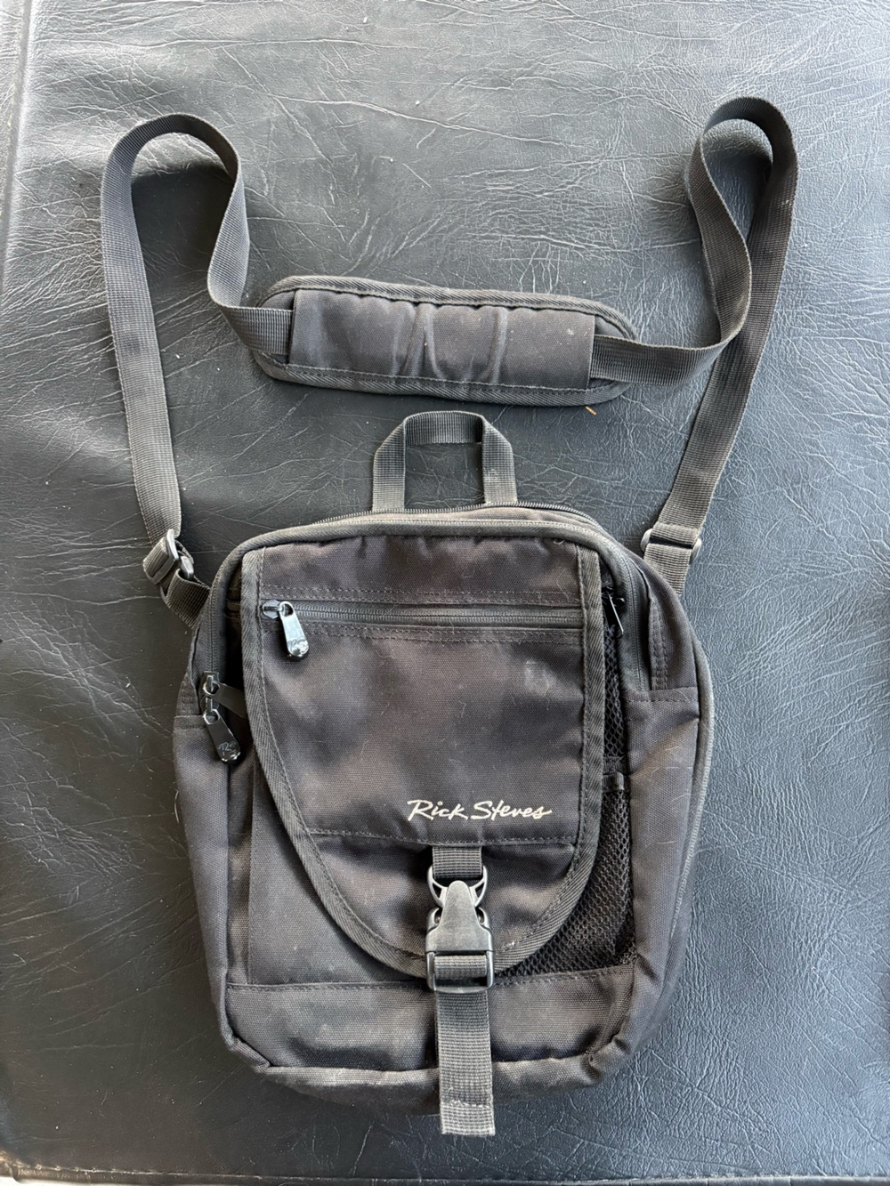 Rick Steves Velocé Guide Bag Black Travel Crossbody iPad Messenger Bag